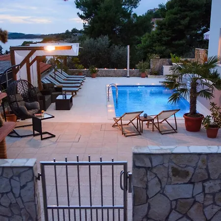 شقة Seaside With A Swimming Pool Rastici, Ciovo - 11009 *