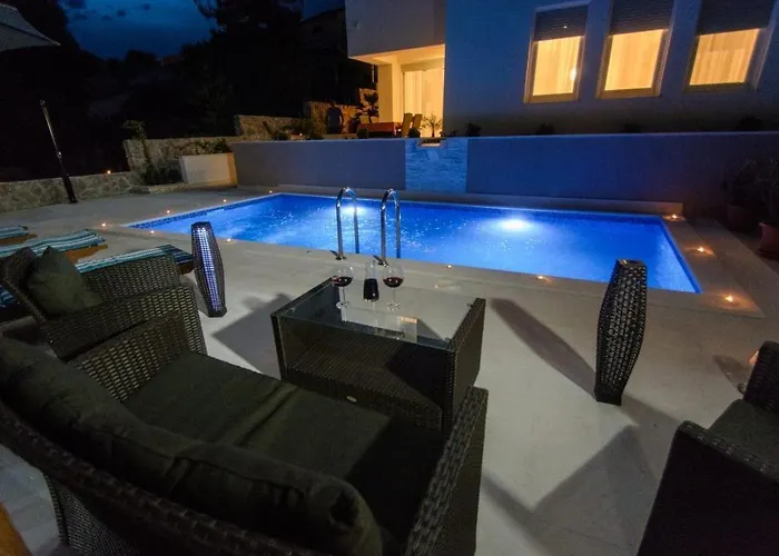 Seaside With A Swimming Pool Rastici, Ciovo - 11009 * تروغير