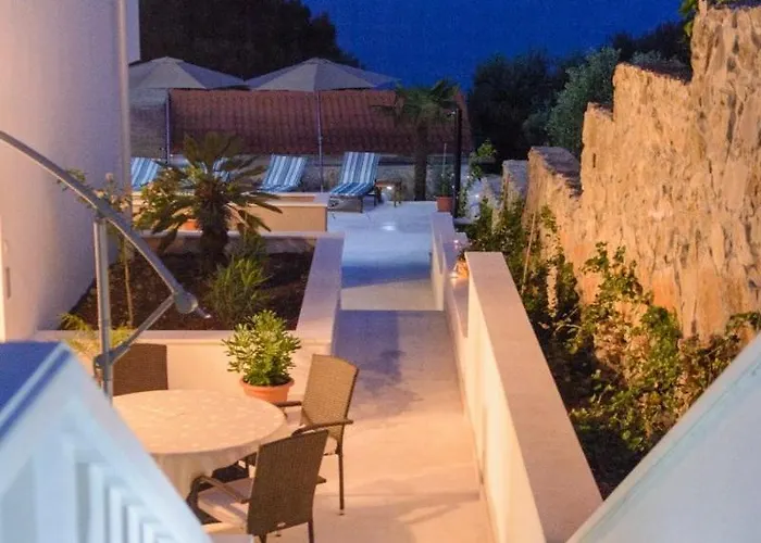 شقة Seaside With A Swimming Pool Rastici, Ciovo - 11009 تروغير