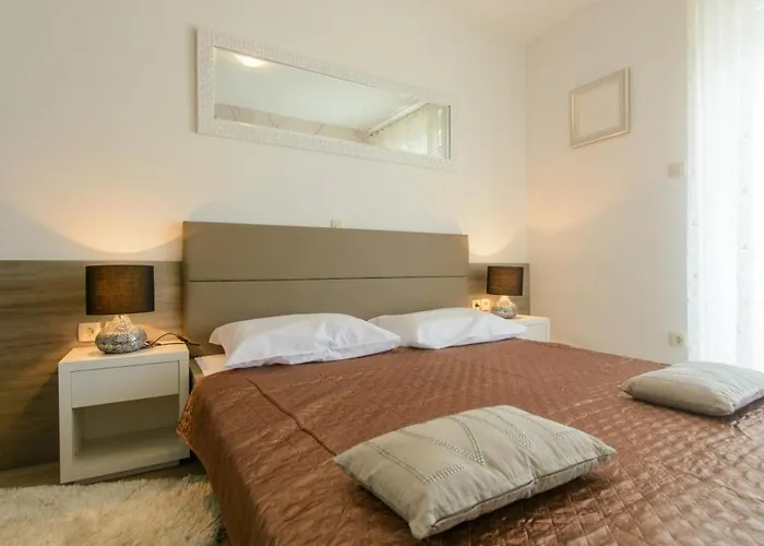 Seaside With A Swimming Pool Rastici, Ciovo - 11009 Apartment Trogir
