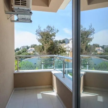 Apartament Seaside With A Swimming Pool Rastici, Ciovo - 11009 *