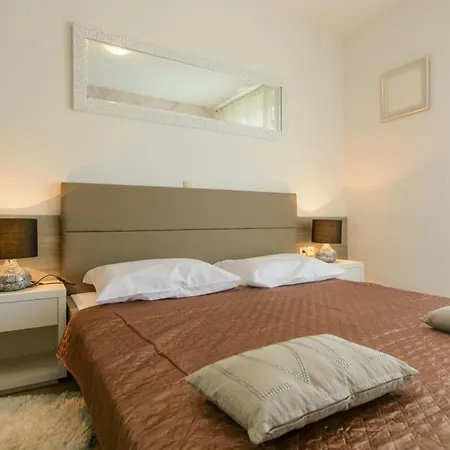 Seaside With A Swimming Pool Rastici, Ciovo - 11009 Apartament Trogir